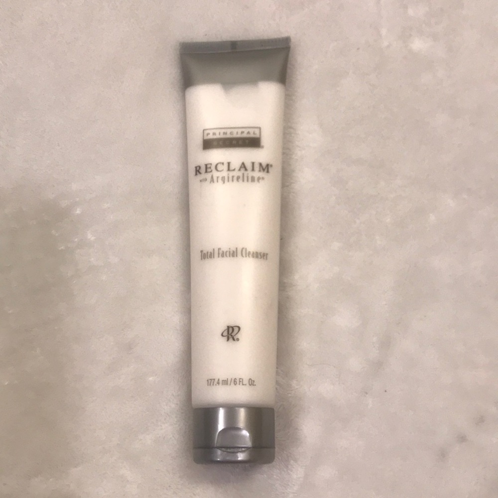 Reclaim with Argireline R total facial cleanser
